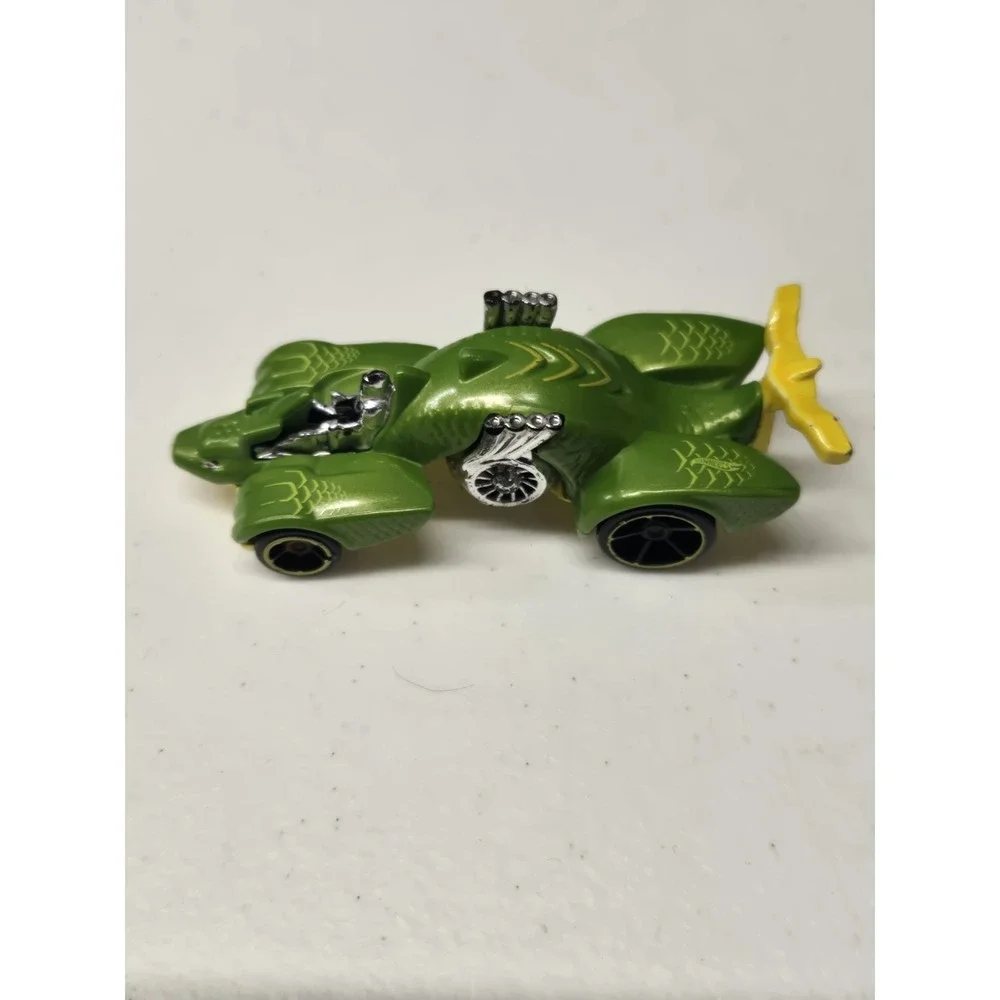 Hot Wheels [Knight Draggin] Medieval‎ Rides G20 2013 BDC86 Green Diecast HW City